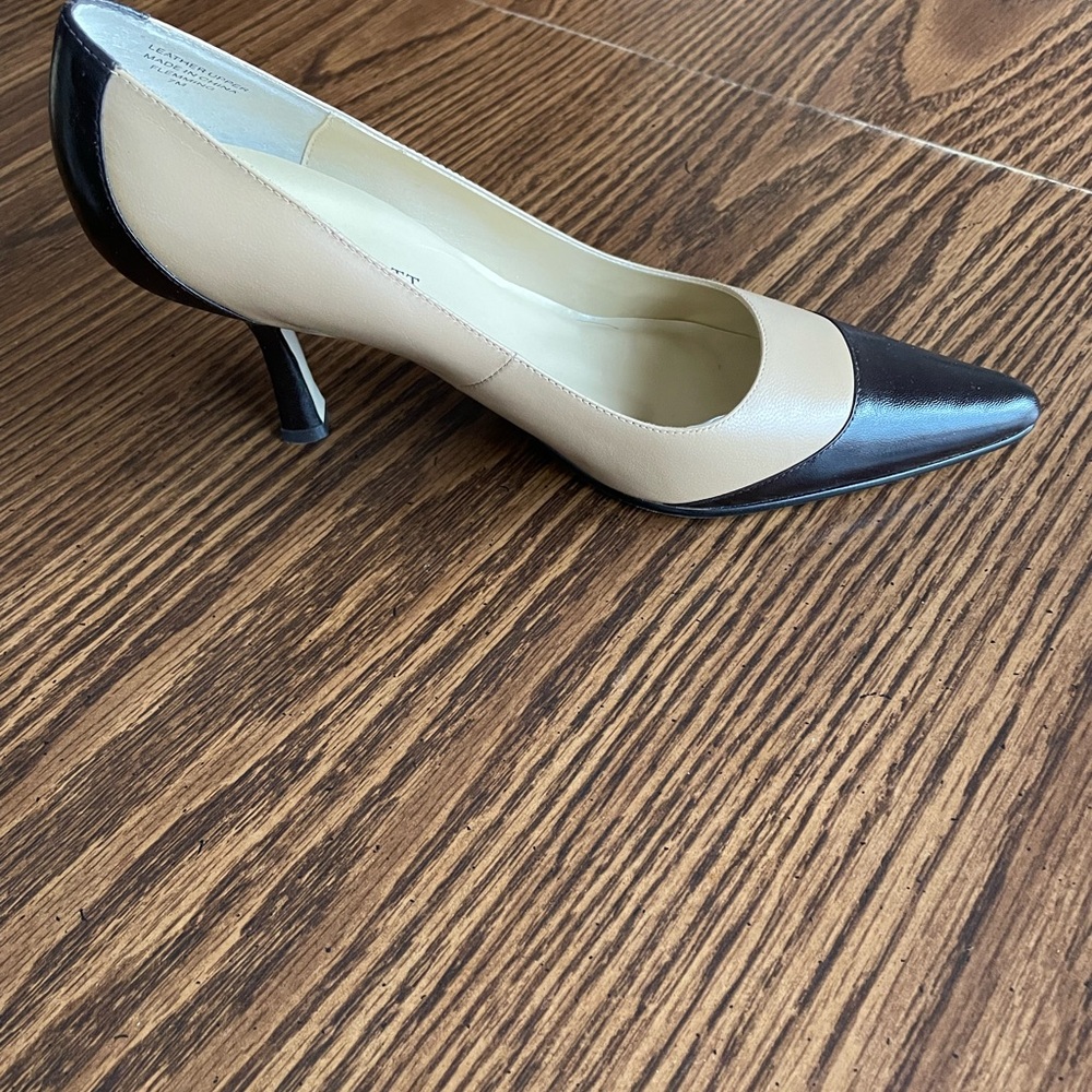 Karen Scott Two-Tone Black and Cream Heels